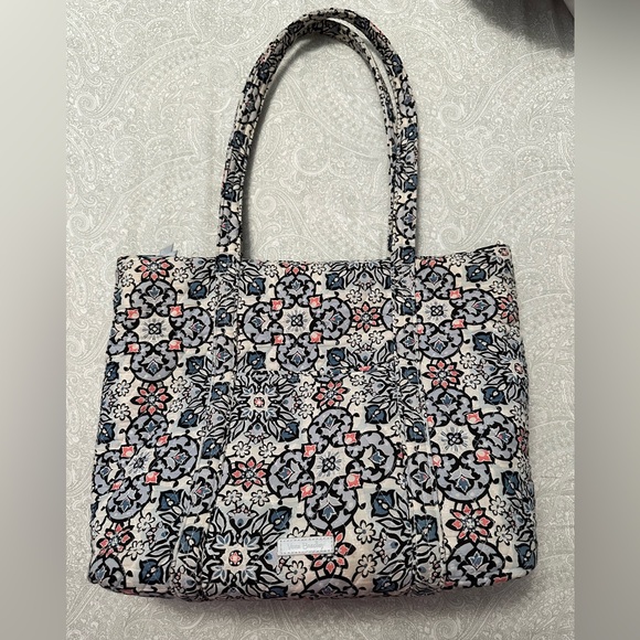 Vera Bradley Handbags - Vera Bradley Lisbon Medallion Small Tote